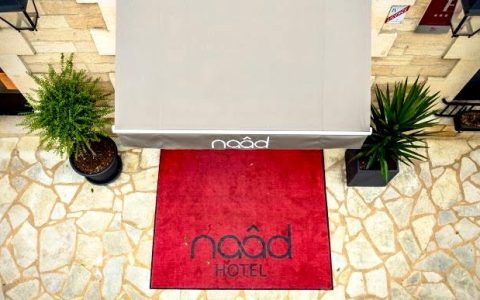 terrasse entrée du Naâd hôtel Sarlat à pied